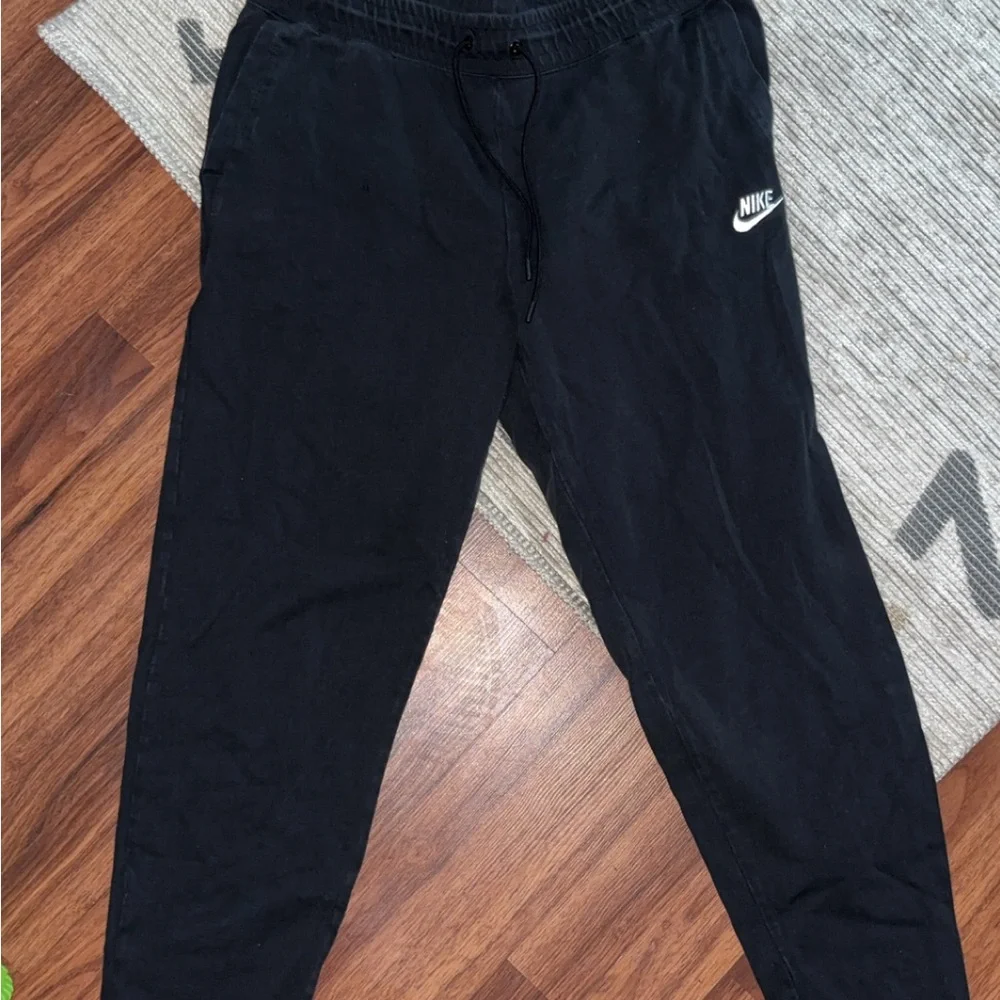 Nike Black Athletic Joggers - Picture 1 of 3